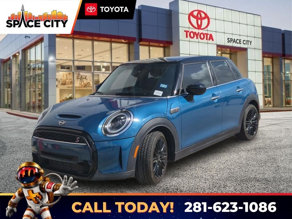 2023 MINI Hardtop Base in Island Blue Metallic — front three-quarter view