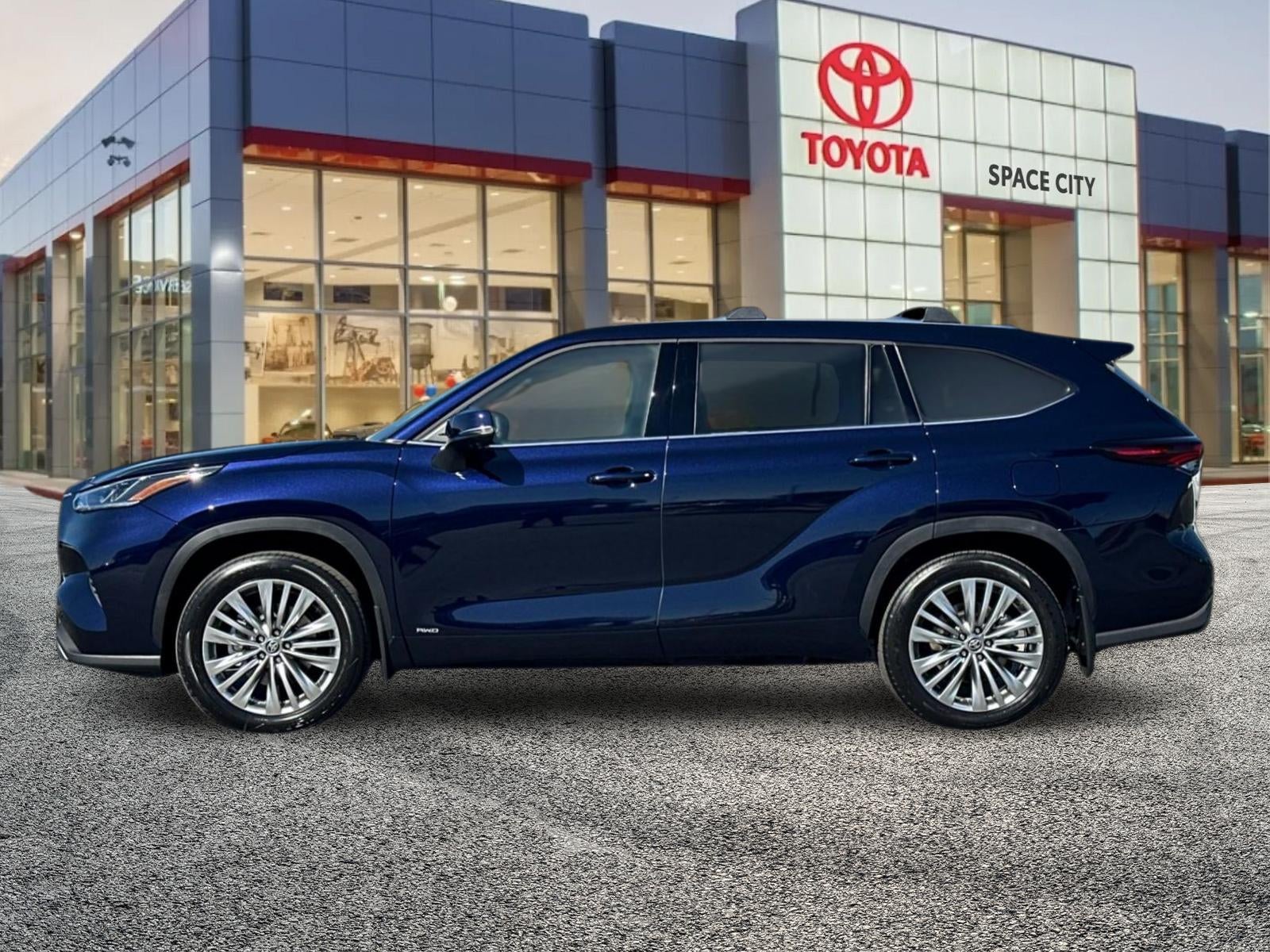 2026 Toyota Highlander — rear three-quarter view